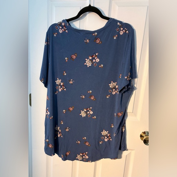 Old Navy Luxe Blue Floral Short Sleeve Top - Picture 3 of 7